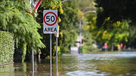 Thousands flee flood-hit areas in Australia