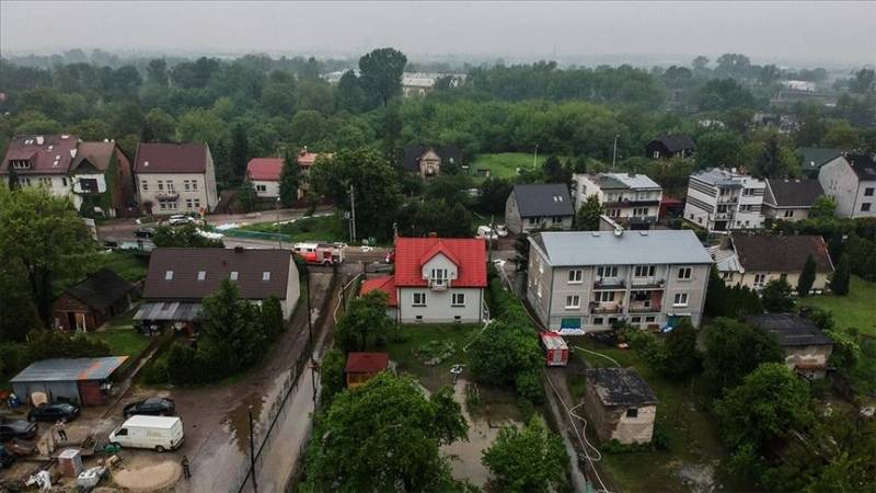Storm Eunice leaves 4 dead, over 400,000 homes without power in Poland