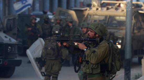 “Israeli” army arrests over 20 Palestinians in occupied West Bank