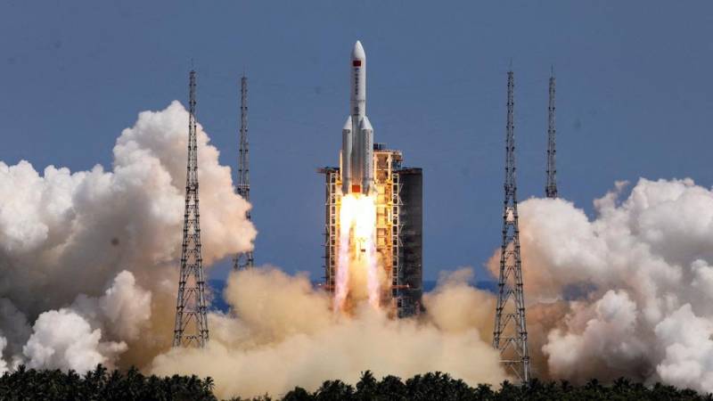 China rocket makes 'uncontrolled' return to Earth