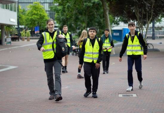 Around 4,000 people in Netherlands march 25 miles to support refugees