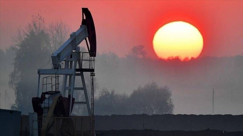 Oil prices climb as US oil inventories fall