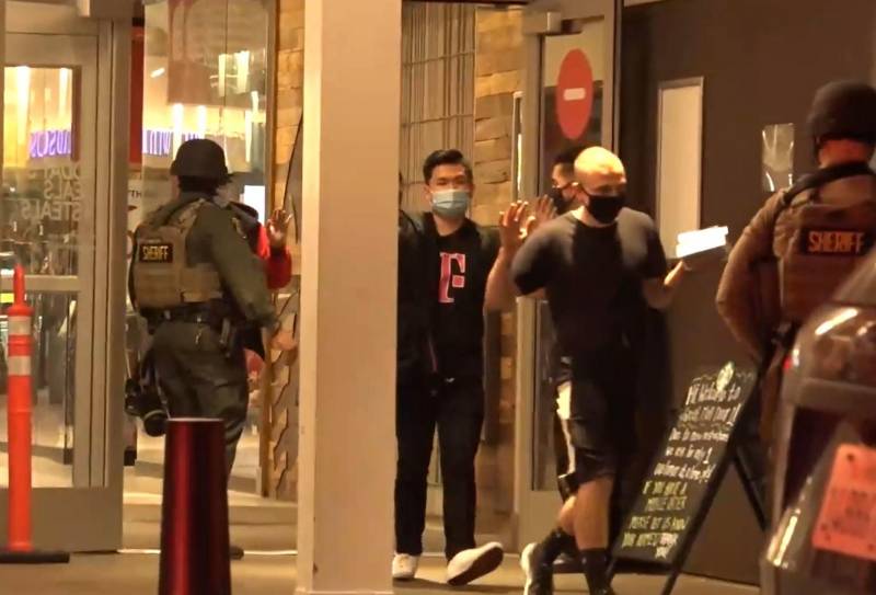 Chaos at California mall after man shoots self
