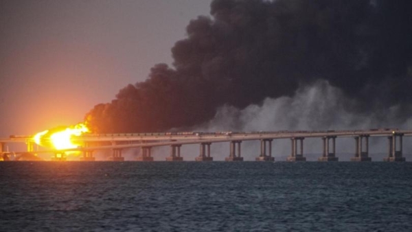 Explosions near Crimea: Ukrainian Attack on Russian Oil Tanker