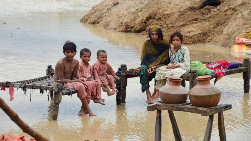 Pakistan floods impact 15% of population, leave nearly 1,000 dead