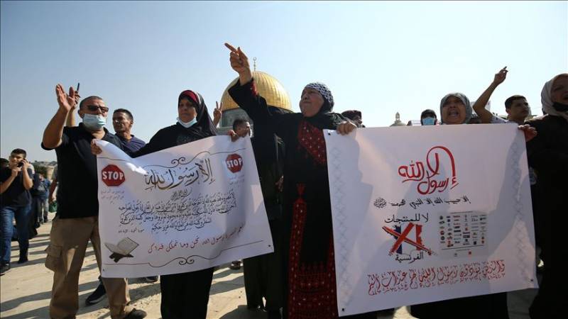 Thousand Protesters at Al-Aqsa call for boycotting French products
