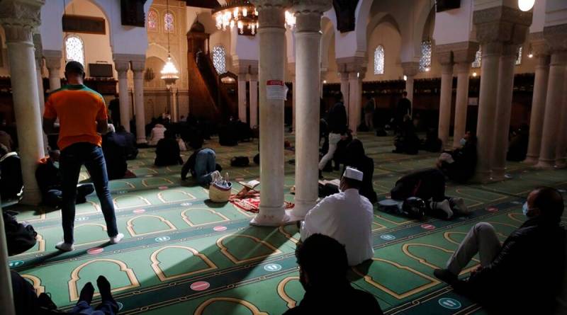 Macron’s government seeks to give Islam a French makeover