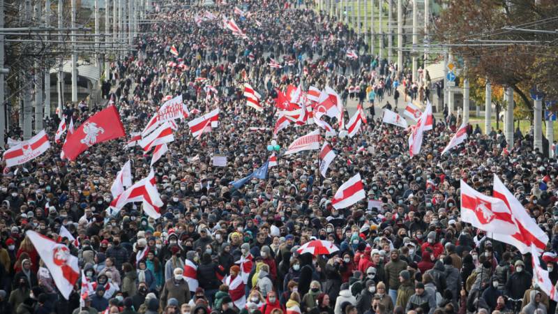 Tens of thousands march in Belarus despite firearms threat