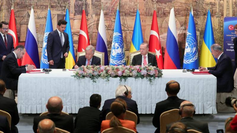 ‘Beacon of hope’: Landmark Ukraine grain export deal signed in Türkiye