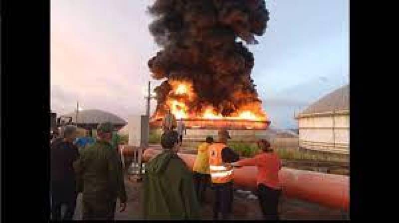 17 Missing, Dozens Hurt as Fire Rages in Cuban Oil Tank Farm