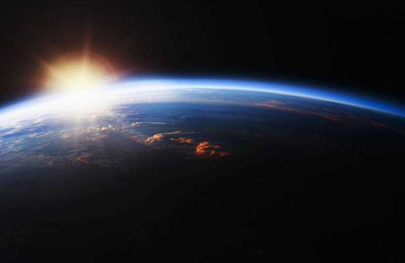 Earth reaches perihelion, closer to the sun than any other day