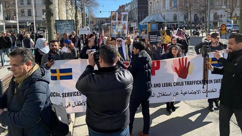 Families continue to protest Swedish agency to get back their children
