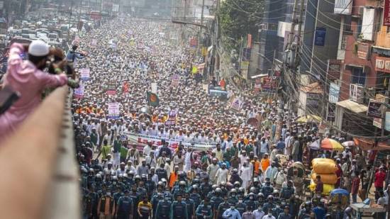 Huge Bangladesh rally calls for boycott of French products
