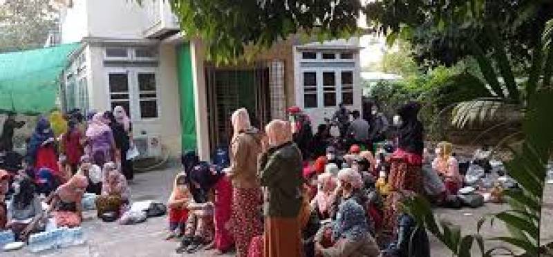 Myanmar police arrest nearly 100 trafficked Rohingya in raid