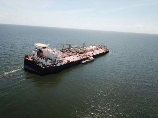 Fears of ecological disaster grow over stricken oil tanker in Caribbean