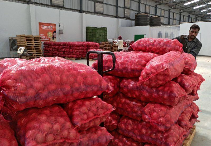 India lifts ban on onion exports as prices plunge