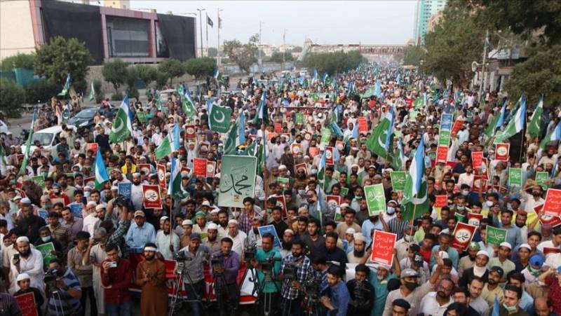 Thousands protest in Pakistan over blasphemous cartoons