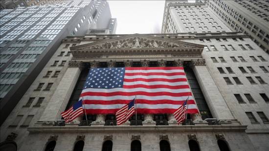 US stock market closes midweek lower amid rising oil prices