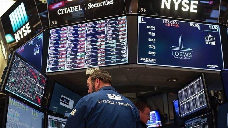 US stocks end week in red