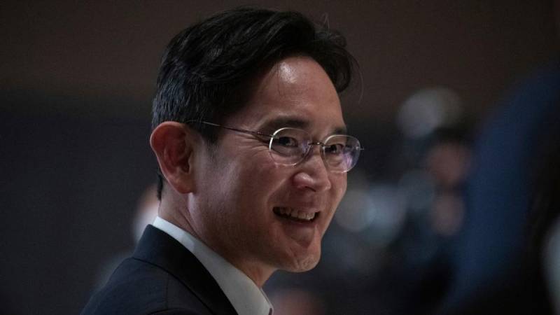 South Korea pardons Samsung group heir &#039;to help the economy&#039;