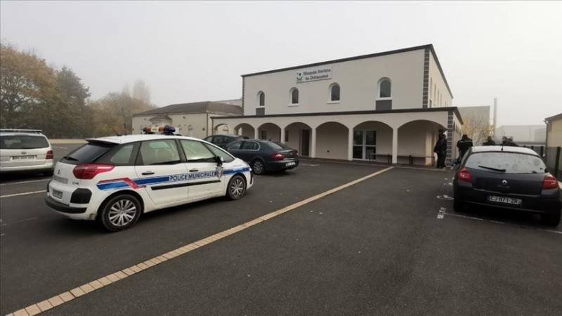 French mosque accused of radicalism to reopen earlier