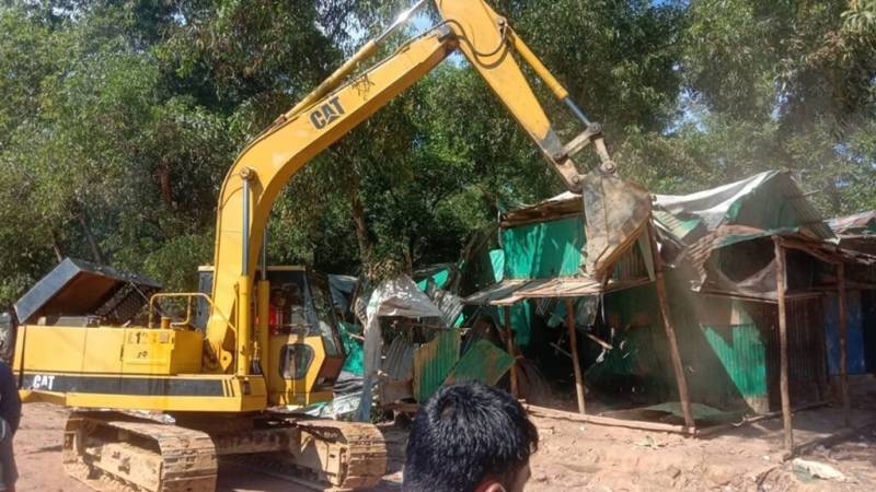 Bangladesh Demolishes Over 3,000 “Illegal” Rohingya-Run Shops
