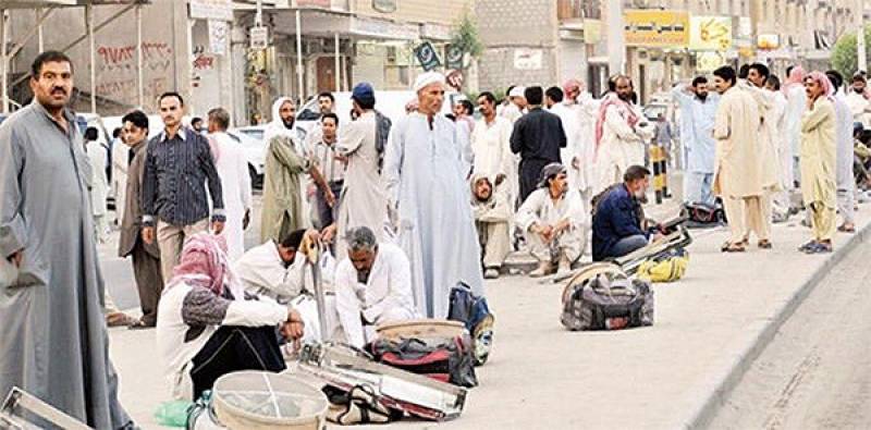 Renewal of residence for expats above 60 crisis in Kuwait continues