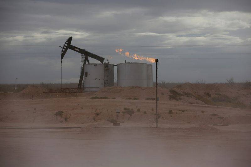 Oil ends lower for second week as stockpiles rise, demand weakens