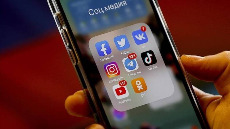 Russian court bans Facebook, Instagram over 'extremist activity'