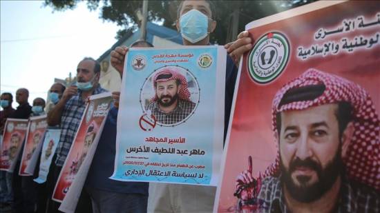 Palestinians urge to save life of detainee Al-Akhras