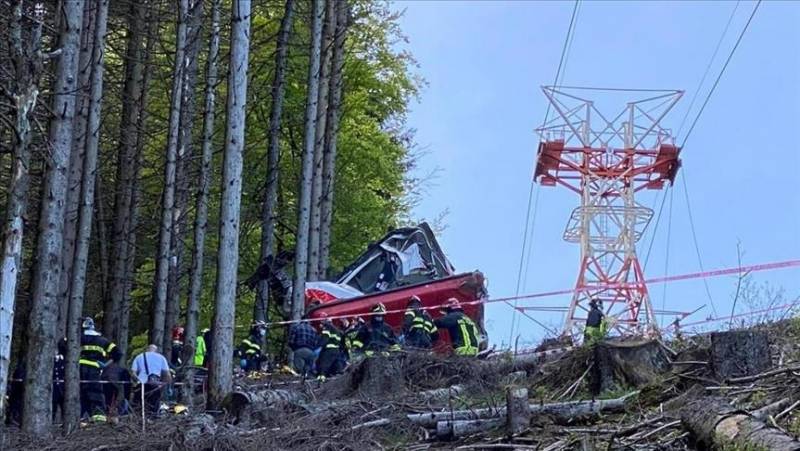 Cable car in Italy plunges to ground, killing 14