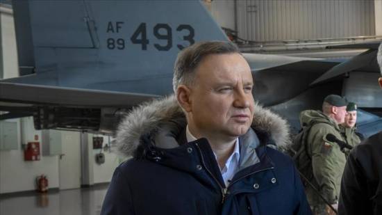 Plane carrying Polish president makes emergency landing in Warsaw