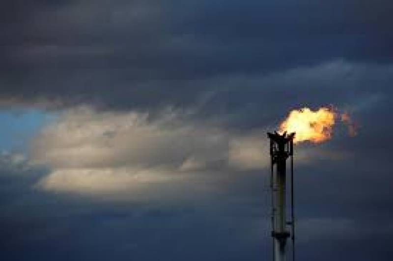 Oil extends losses as stockpile rise amid weakening demand